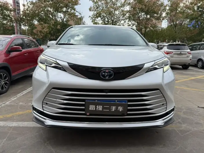 Toyota Sienna 2021 Model 2.5L Hybrid Comfort Edition – фото 2