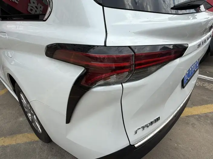 Toyota Sienna 2021 Model 2.5L Hybrid Comfort Edition – фото 9