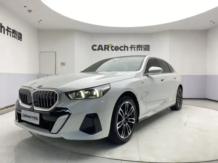 BMW 5 Series 2024 Model 525Li M Sports Set – фото 1