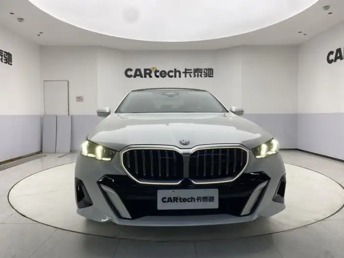 BMW 5 Series 2024 Model 525Li M Sports Set – фото 2