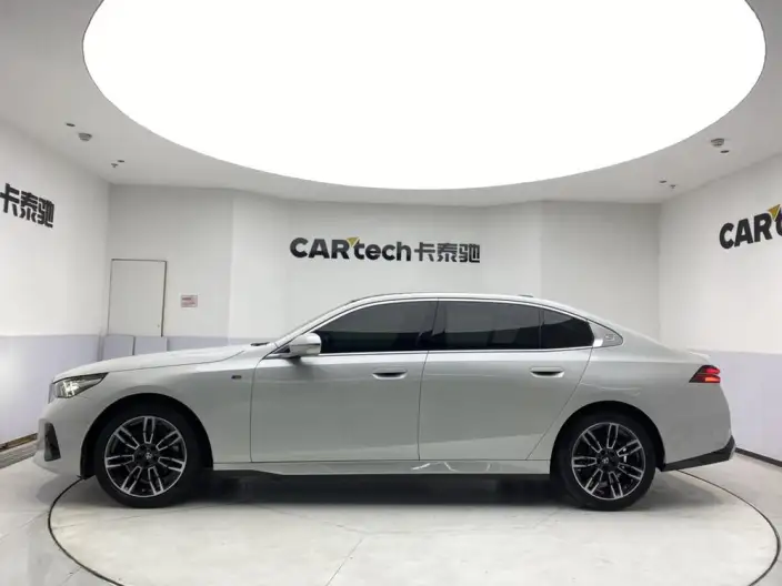 BMW 5 Series 2024 Model 525Li M Sports Set – фото 4