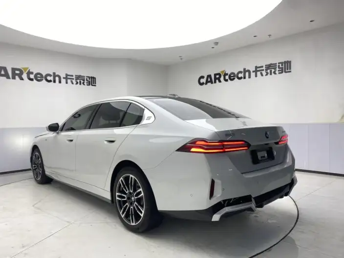 BMW 5 Series 2024 Model 525Li M Sports Set – фото 5