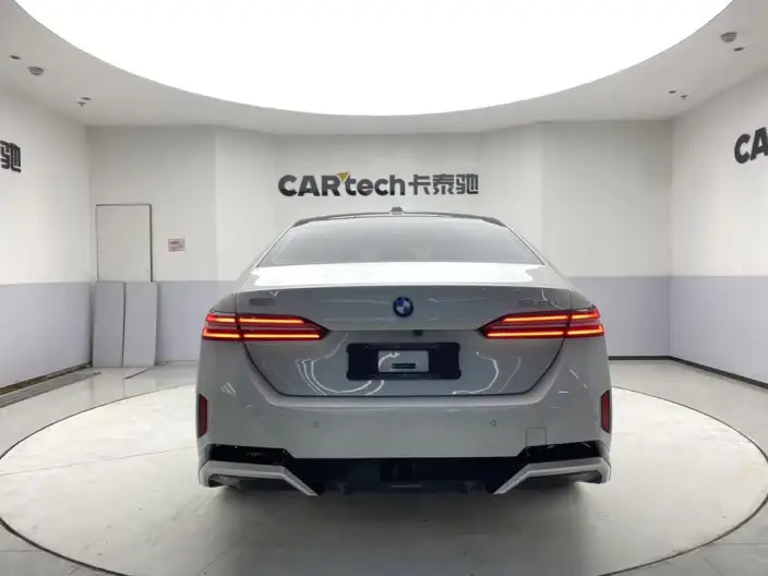 BMW 5 Series 2024 Model 525Li M Sports Set – фото 6
