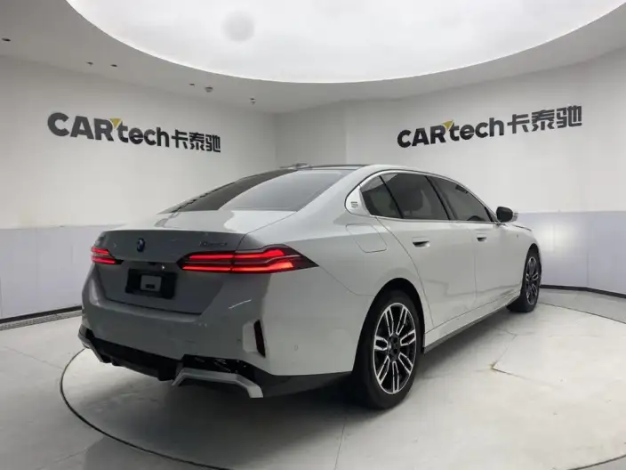 BMW 5 Series 2024 Model 525Li M Sports Set – фото 7