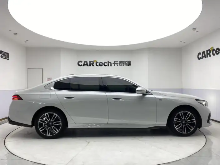 BMW 5 Series 2024 Model 525Li M Sports Set – фото 8