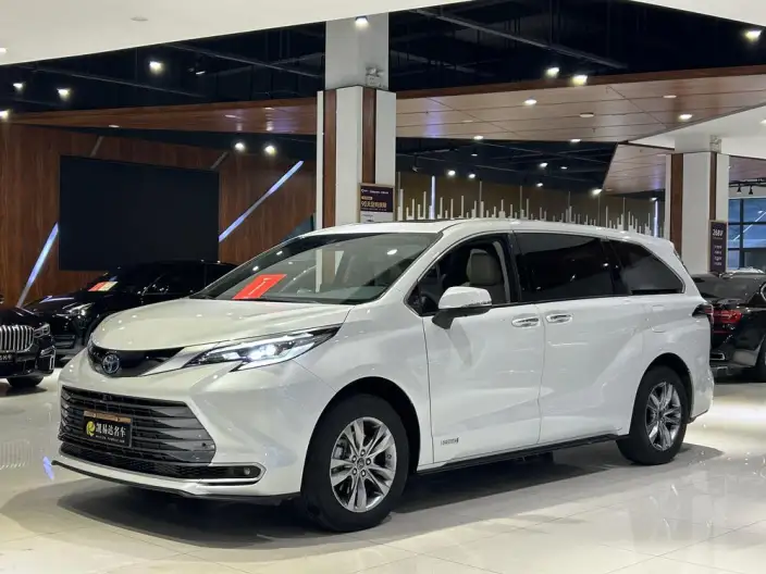 Toyota Sienna 2023 Model Hybrid 2.5L Deluxe Edition – фото 1