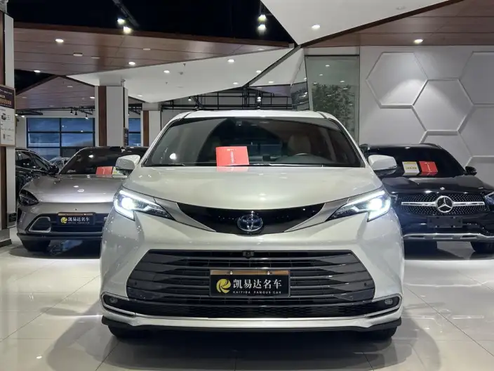 Toyota Sienna 2023 Model Hybrid 2.5L Deluxe Edition – фото 2