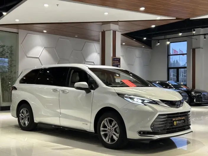 Toyota Sienna 2023 Model Hybrid 2.5L Deluxe Edition – фото 3