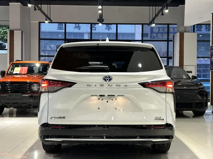 Toyota Sienna 2023 Model Hybrid 2.5L Deluxe Edition – фото 5