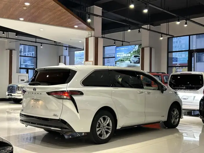Toyota Sienna 2023 Model Hybrid 2.5L Deluxe Edition – фото 6