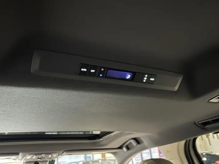 Toyota Sienna 2023 Model Hybrid 2.5L Deluxe Edition – фото 8