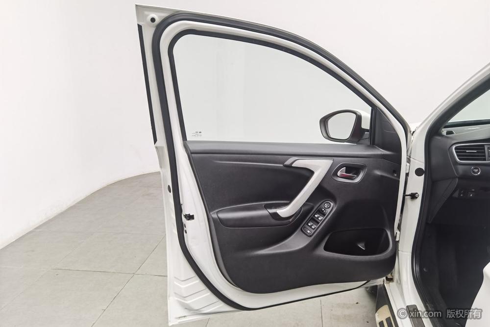 Citroën C3-XR 2015 модификация 1.6L автоматическое Intelligent – фото 22