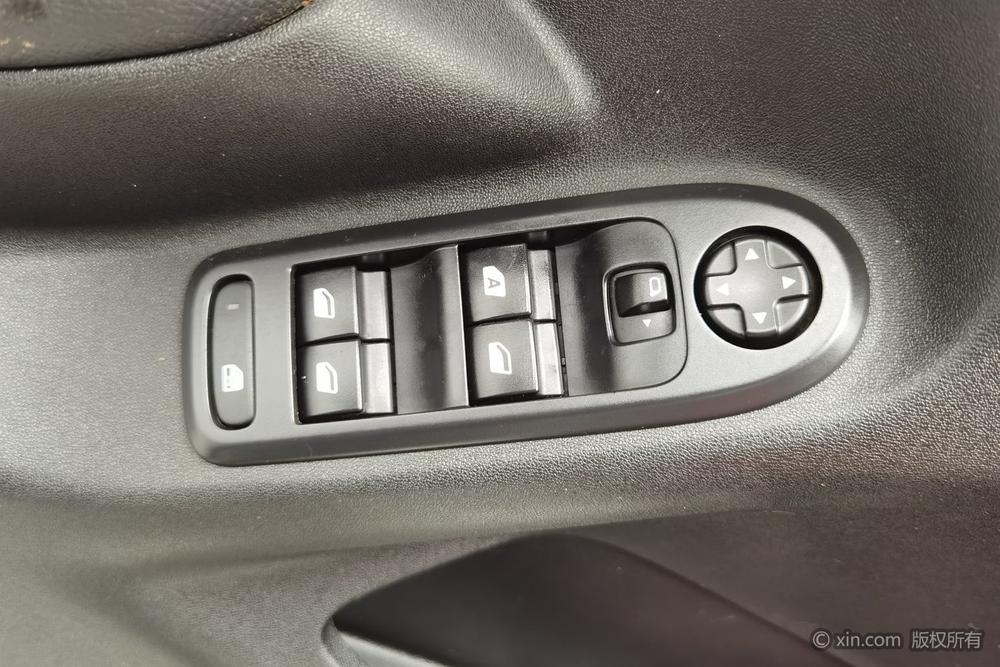 Citroën C3-XR 2015 модификация 1.6L автоматическое Intelligent – фото 23