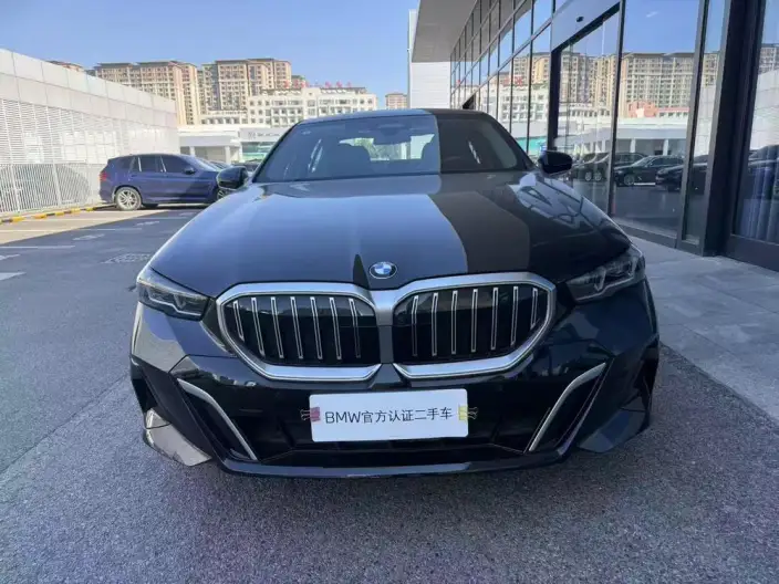 BMW 5 Series 2025 Model 530Li Exclusive Model M Sports Set – фото 2