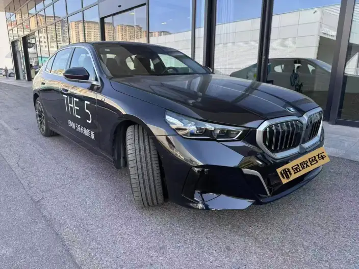 BMW 5 Series 2025 Model 530Li Exclusive Model M Sports Set – фото 3