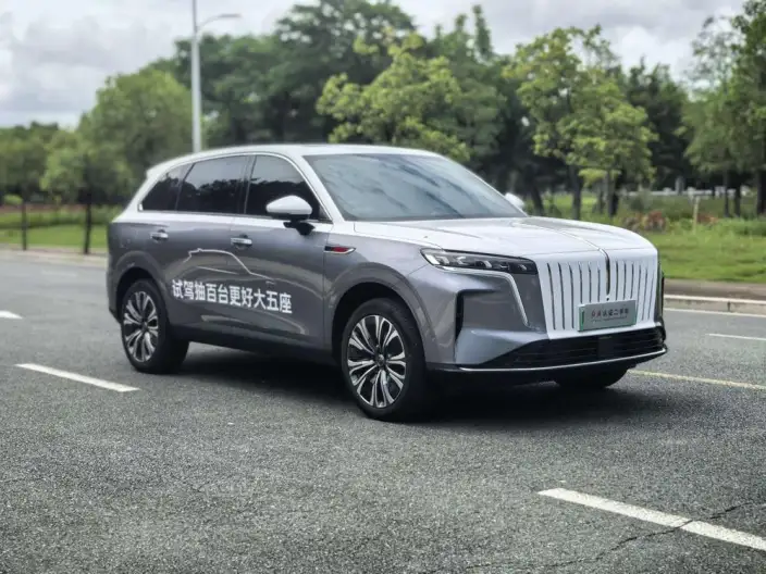 HONGQI HS6 PHEV 2026 Model 220 4WD Smart Hybrid Edition – фото 3