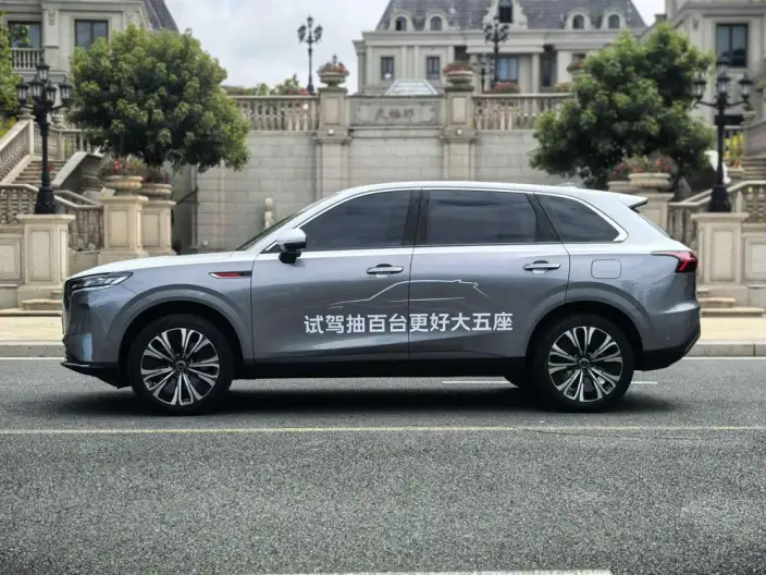 HONGQI HS6 PHEV 2026 Model 220 4WD Smart Hybrid Edition – фото 4