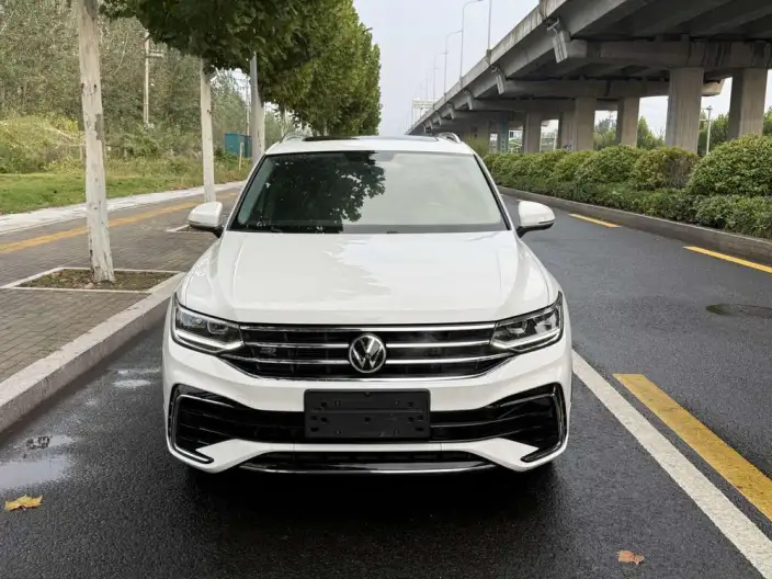 Volkswagen Tiguan L 2022 Model 330TSI Automatic 2WD R-Line Enjoy the version more – фото 2