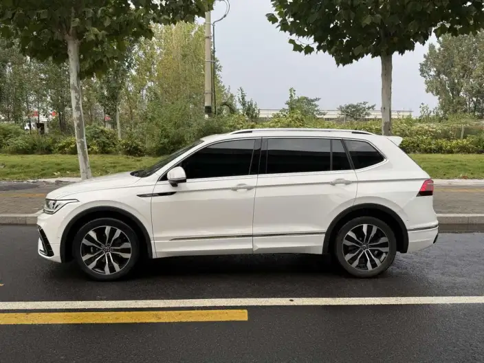 Volkswagen Tiguan L 2022 Model 330TSI Automatic 2WD R-Line Enjoy the version more – фото 4