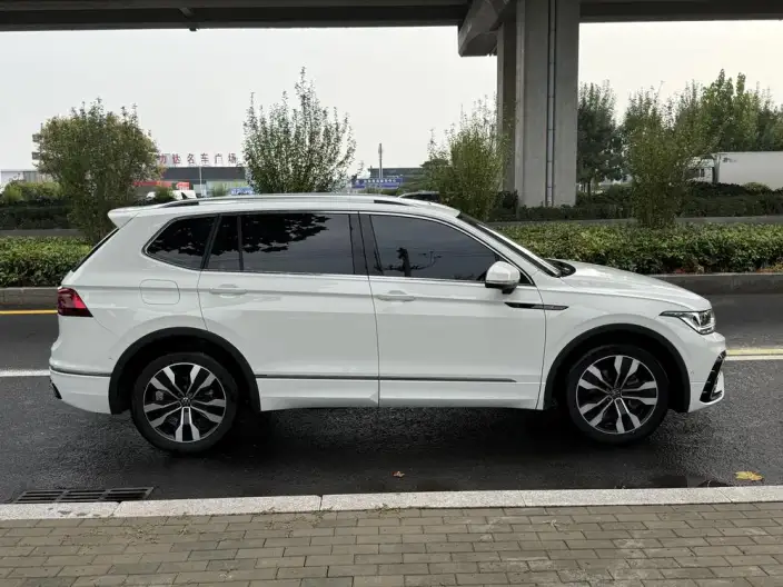 Volkswagen Tiguan L 2022 Model 330TSI Automatic 2WD R-Line Enjoy the version more – фото 8