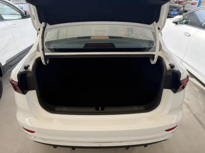 Geely Emgrand 2025 Model No. 4 Gen 1.5L CVT Flagship Model – фото 9