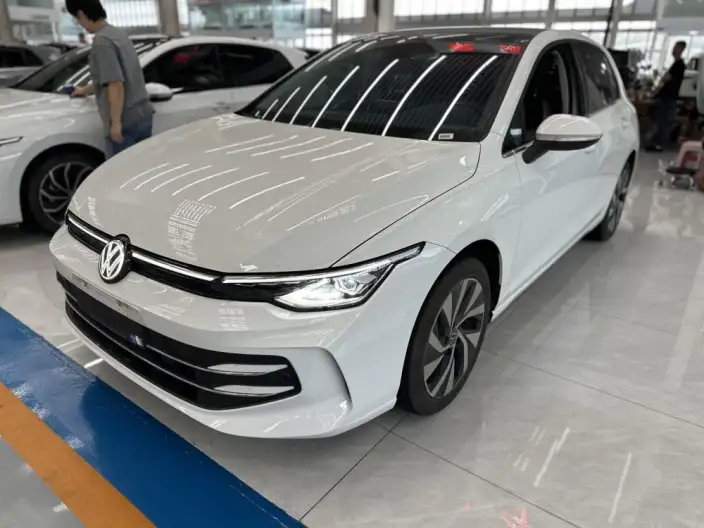 Volkswagen Golf 2025 Model Facelift 300TSI Pro – фото 1