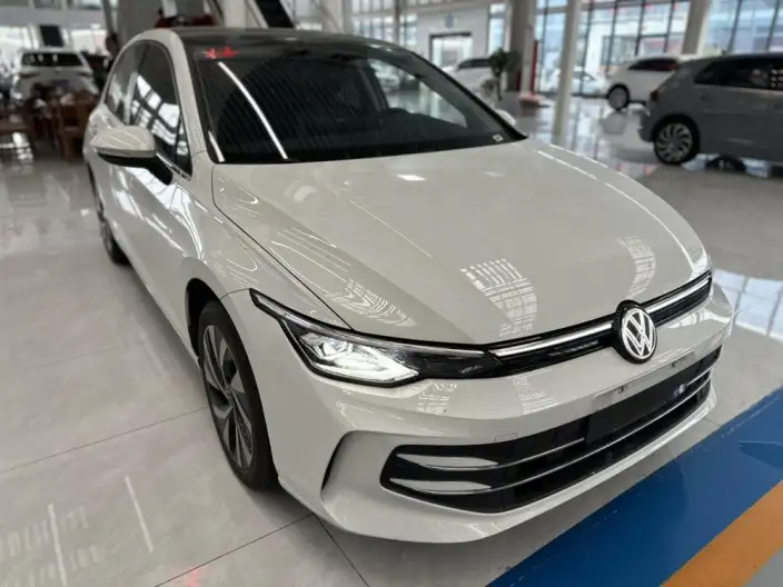 Volkswagen Golf 2025 Model Facelift 300TSI Pro – фото 3