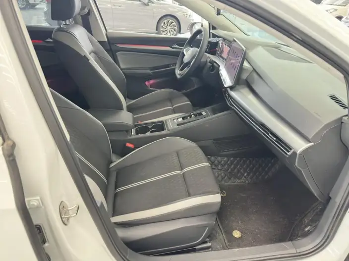 Volkswagen Golf 2025 Model Facelift 300TSI Pro – фото 9