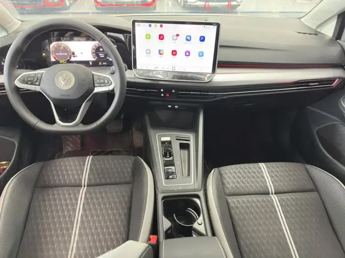 Volkswagen Golf 2025 Model Facelift 300TSI Pro – фото 10