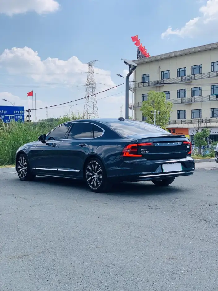 Volvo S90 PHEV 2023 Model T8 4WD Long Battery Life Pro Smart Elegance Deluxe Edition