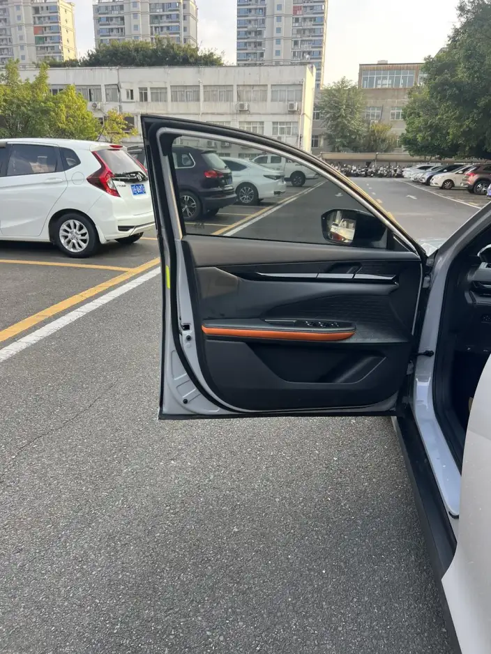 Changan UNI-V 2022 Model 1.5T Smart Pilot Model – фото 10