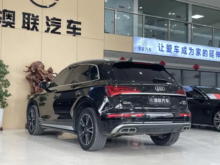 Audi Q5L 2022 Model 40T Fashion Dynamic Model – фото 4
