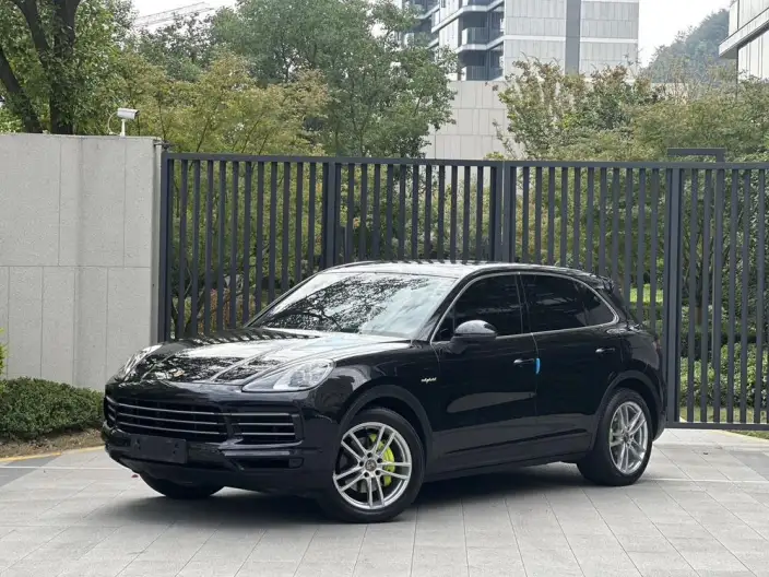 Cayenne E-Hybrid 2021 Model Cayenne E-Hybrid 2.0T – фото 1