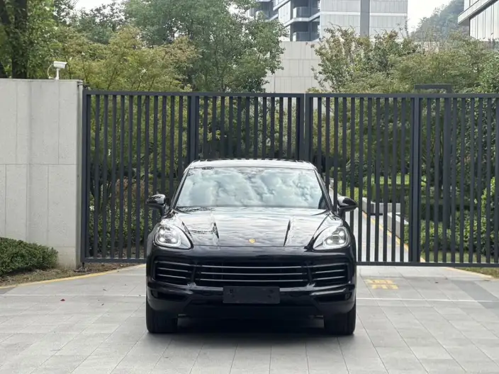 Cayenne E-Hybrid 2021 Model Cayenne E-Hybrid 2.0T – фото 2