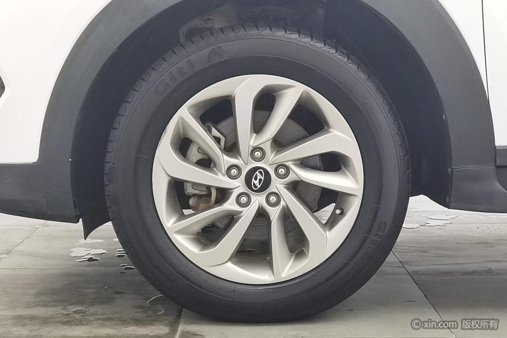 Hyundai Tucson 2015 1.6T DCT 2WD Smart – фото 8