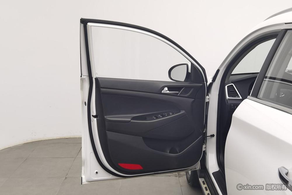 Hyundai Tucson 2015 1.6T DCT 2WD Smart – фото 22