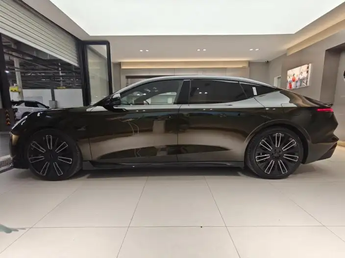 Lynk & Co 10 EM-P 2025 Model 240 4WD Ultra Sports Edition