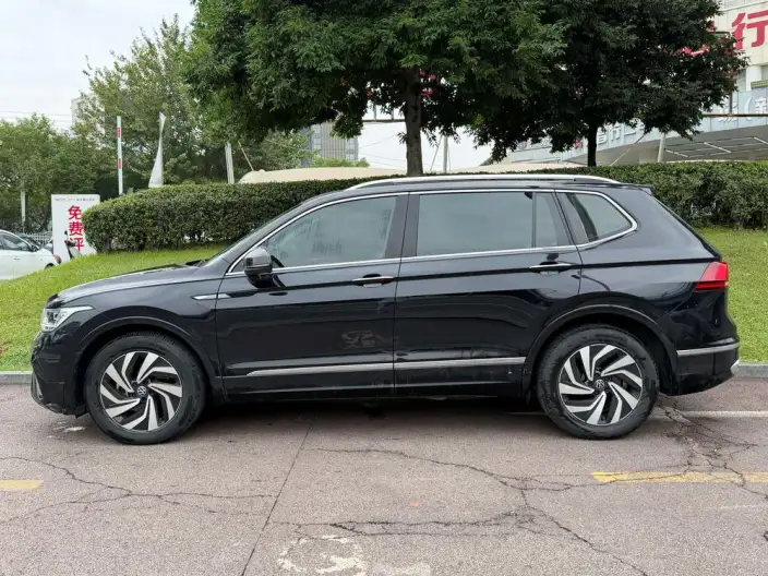 Volkswagen Tiguan L 2023 Model 300TSI 2WD Smart Edition – фото 3