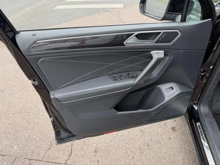 Volkswagen Tiguan L 2023 Model 300TSI 2WD Smart Edition – фото 6