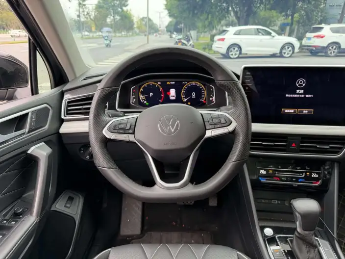 Volkswagen Tiguan L 2023 Model 300TSI 2WD Smart Edition – фото 9