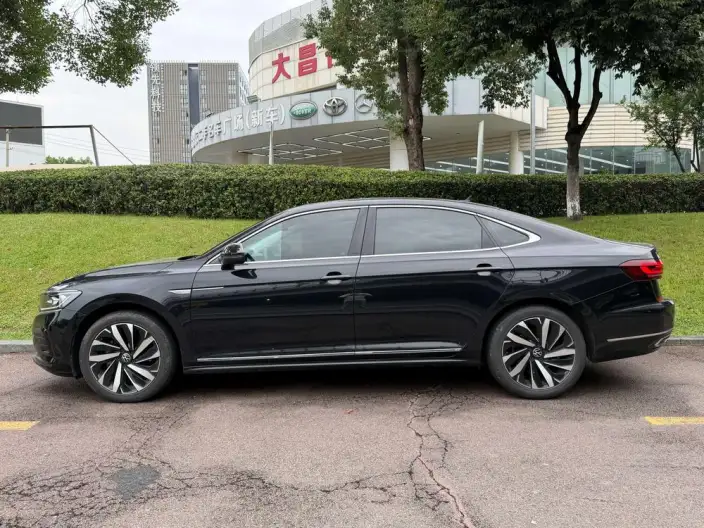 Volkswagen Passat 2023 Model 330TSI Elite Edition – фото 3