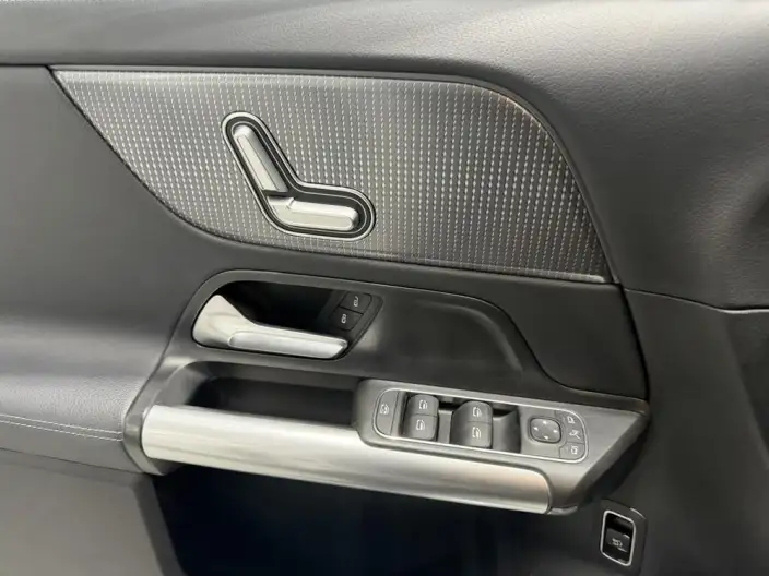 Mercedes-Benz GLA 2022 Model GLA 200 – фото 5