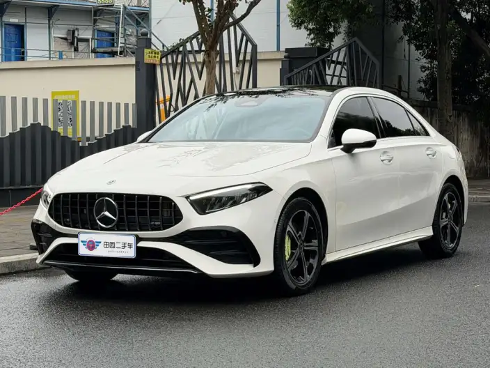 Mercedes-Benz A-class 2024 Model Facelift A 200 L Fashion Edition – фото 1