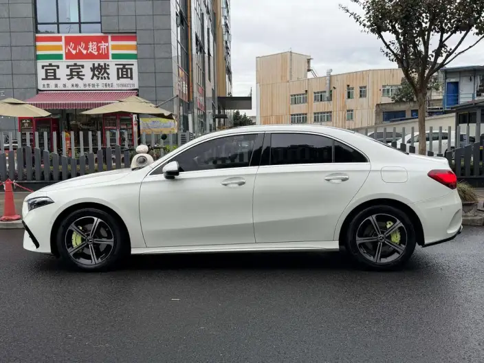 Mercedes-Benz A-class 2024 Model Facelift A 200 L Fashion Edition – фото 3