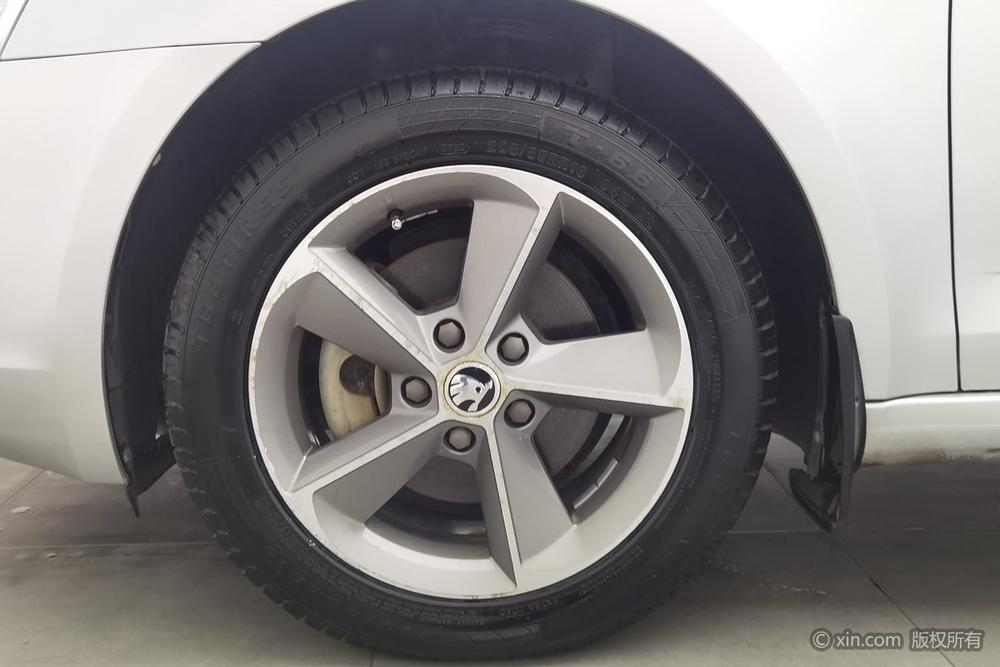 Skoda Octavia 2016 модификация 1.6L автоматическое Chuangxing Edition – фото 8