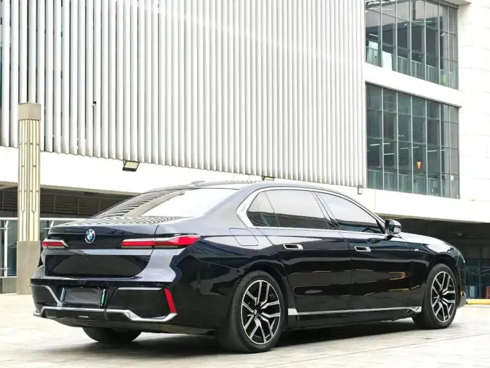 BMW i7 2023 Model eDrive50L Leading Model M Sports Set – фото 4