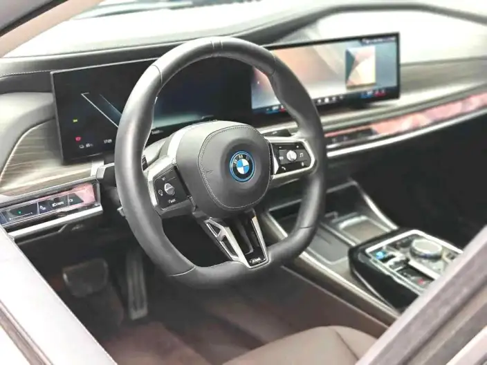 BMW i7 2023 Model eDrive50L Leading Model M Sports Set – фото 9