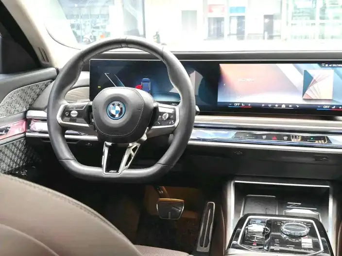 BMW i7 2023 Model eDrive50L Leading Model M Sports Set – фото 10