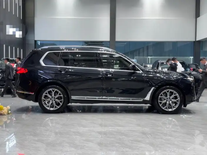BMW X7 2023 Model xDrive40i Leading Model Luxury Set – фото 5