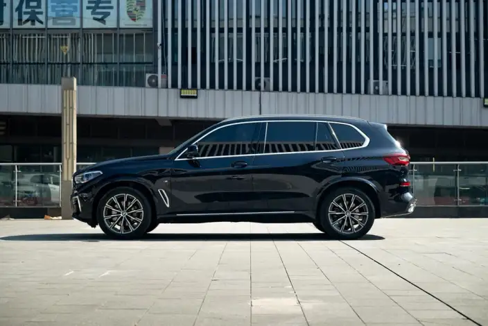BMW X5 2022 Model xDrive 30Li M Sports Set – фото 3